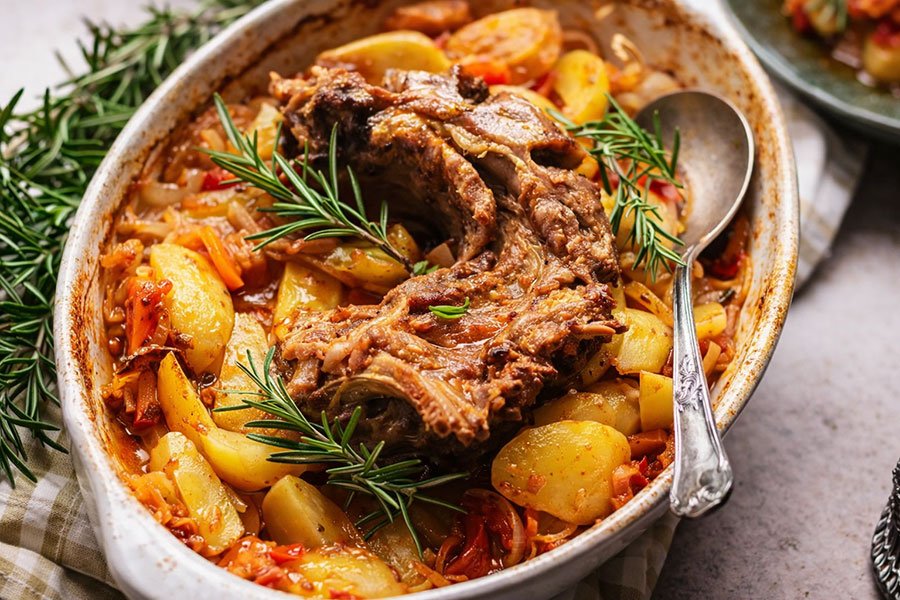 CABRITO ASSADO AO FORNO